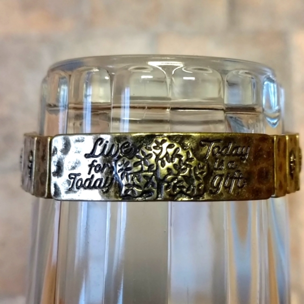 Boho metal tree of life bracelet NWOT